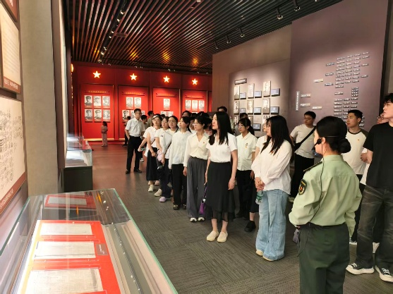 追寻红色足迹，凝聚奋进力量——博士班第三党支部赴莱芜战役纪念馆开展七一党团共建活动